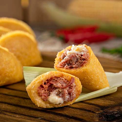 PASTEL DE ANGU CARNE