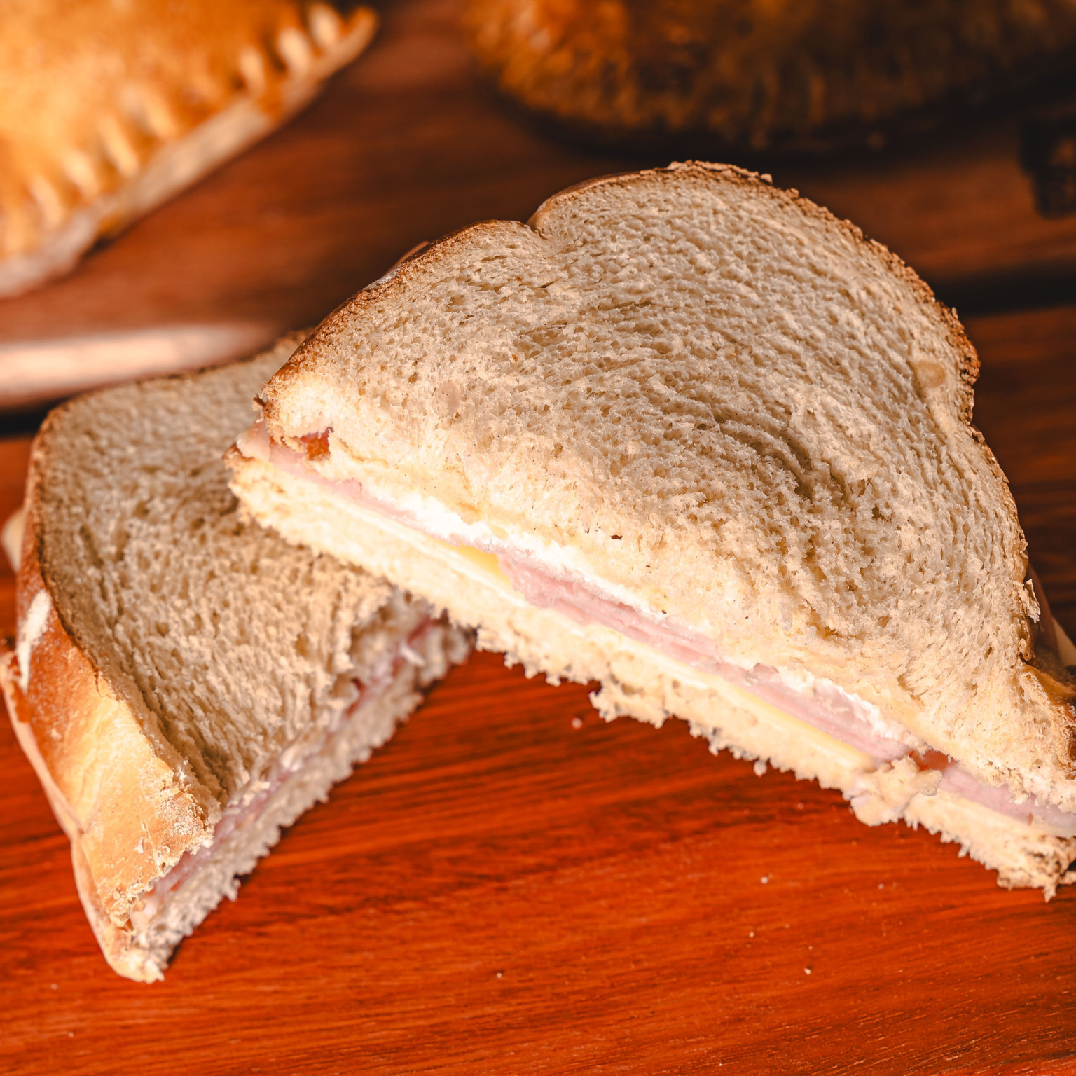 Sanduíche De Presunto, Queijo E Requeijão