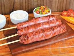 Espetinho de linguiça toscana