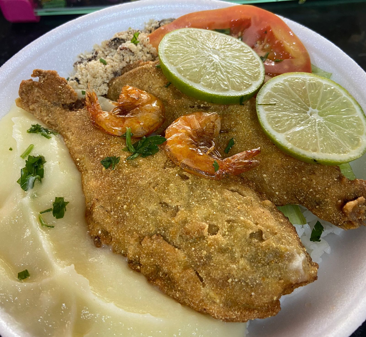 CORVINOTA FRITA C/ PURÊ 