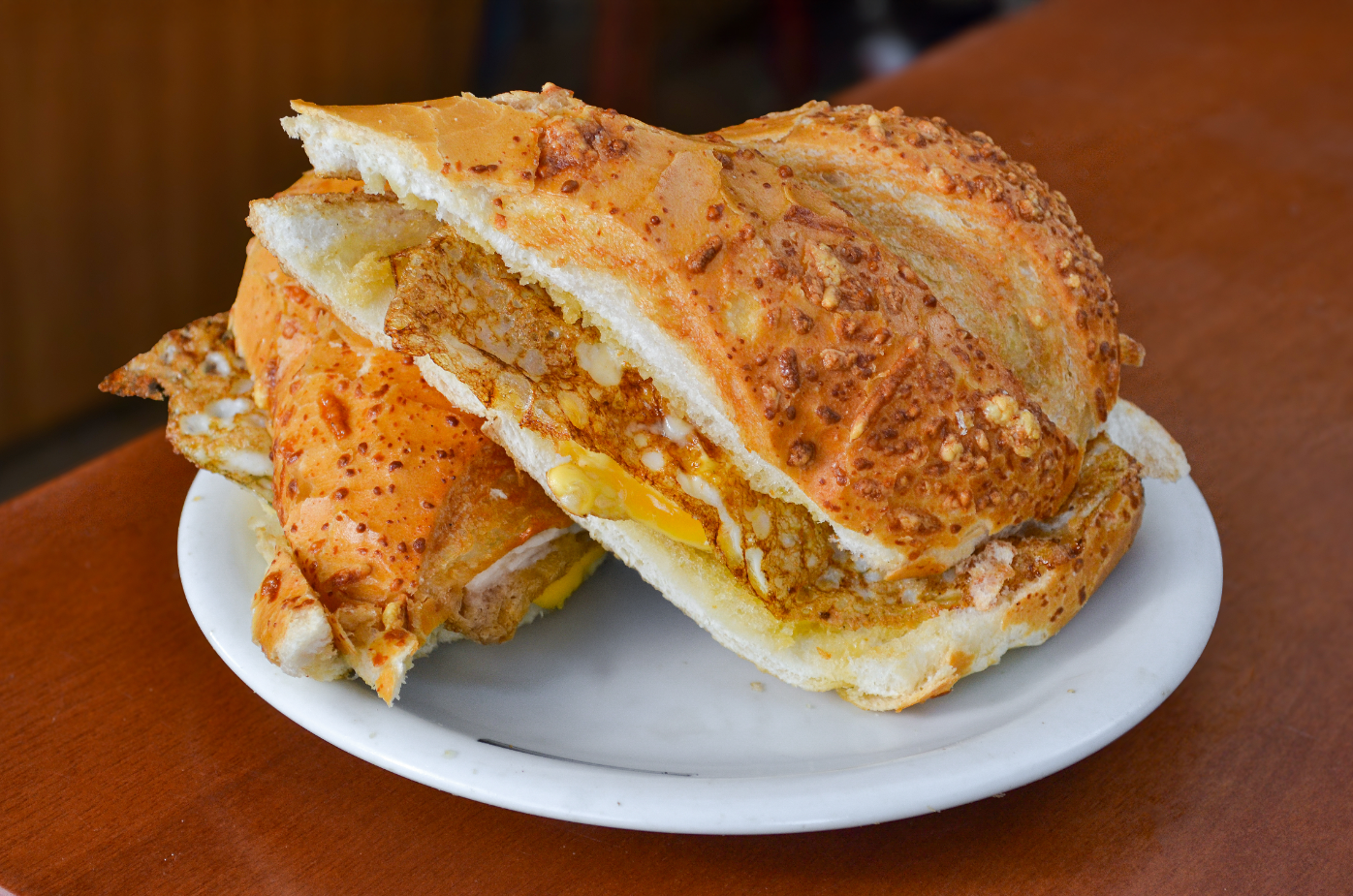 BAGUETE COM QUEIJO E OVO