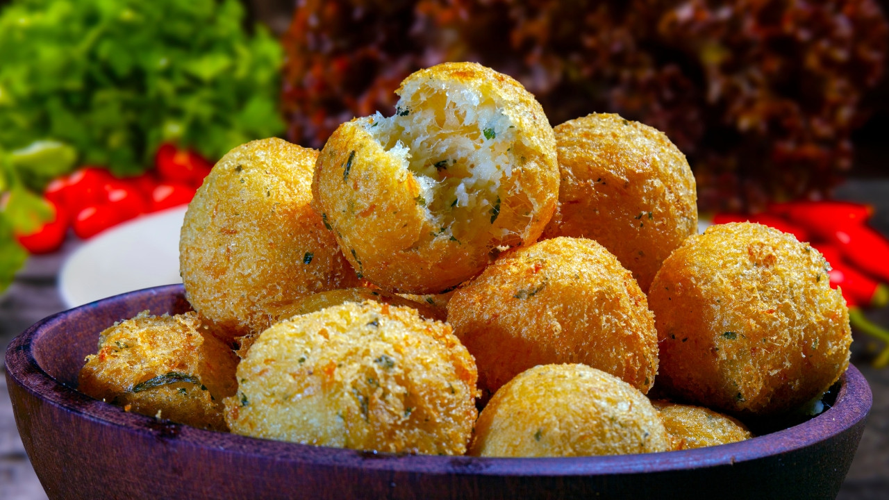 BOLINHO DE BACALHAU