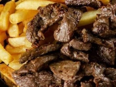 1.4 ESPETINHOS COM FRITAS