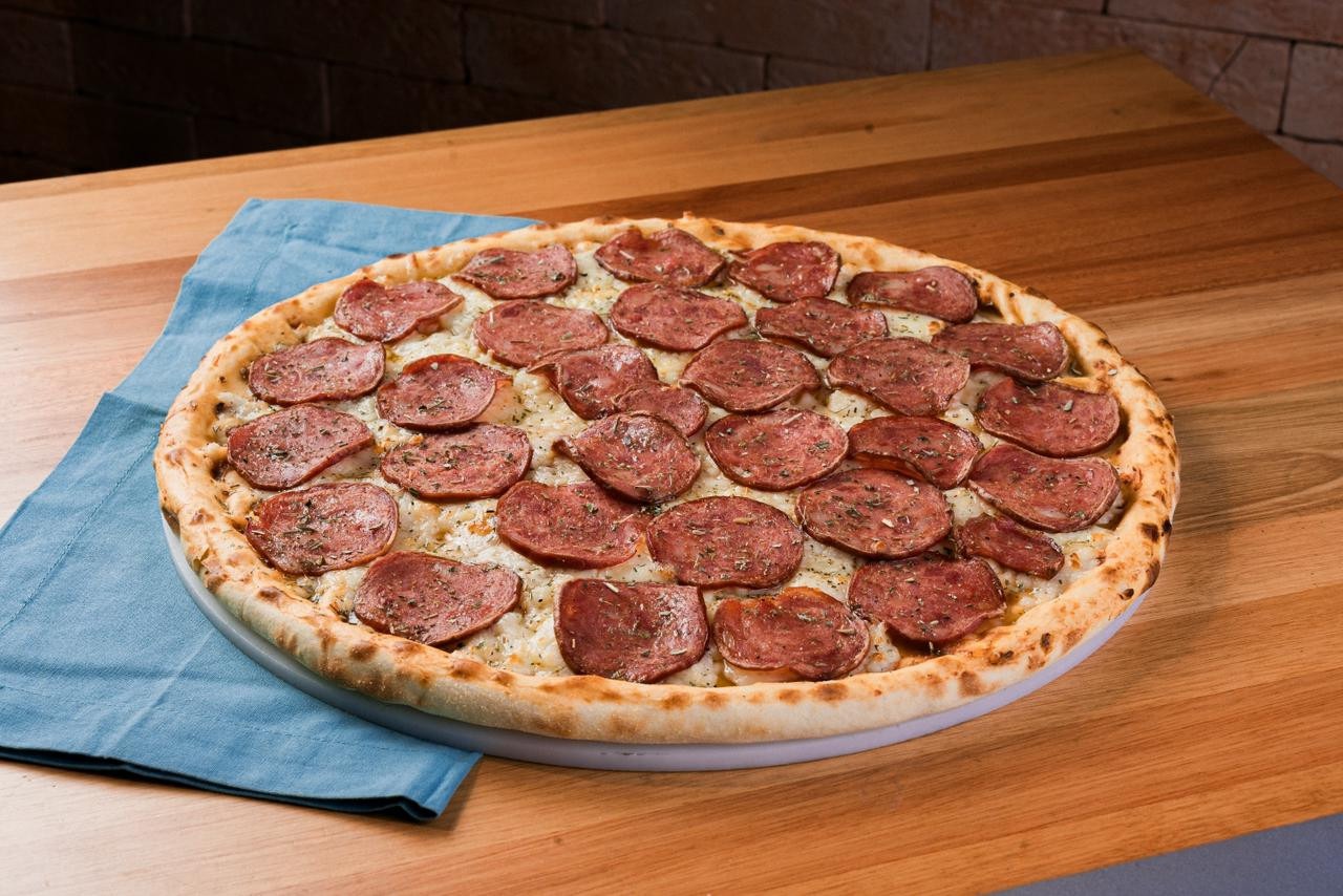 1 PIZZA FAMILIA (40CM) + 1 REFRI 2L