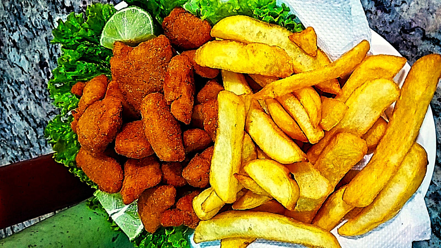 Isca de Peixe- Fritas - Salada