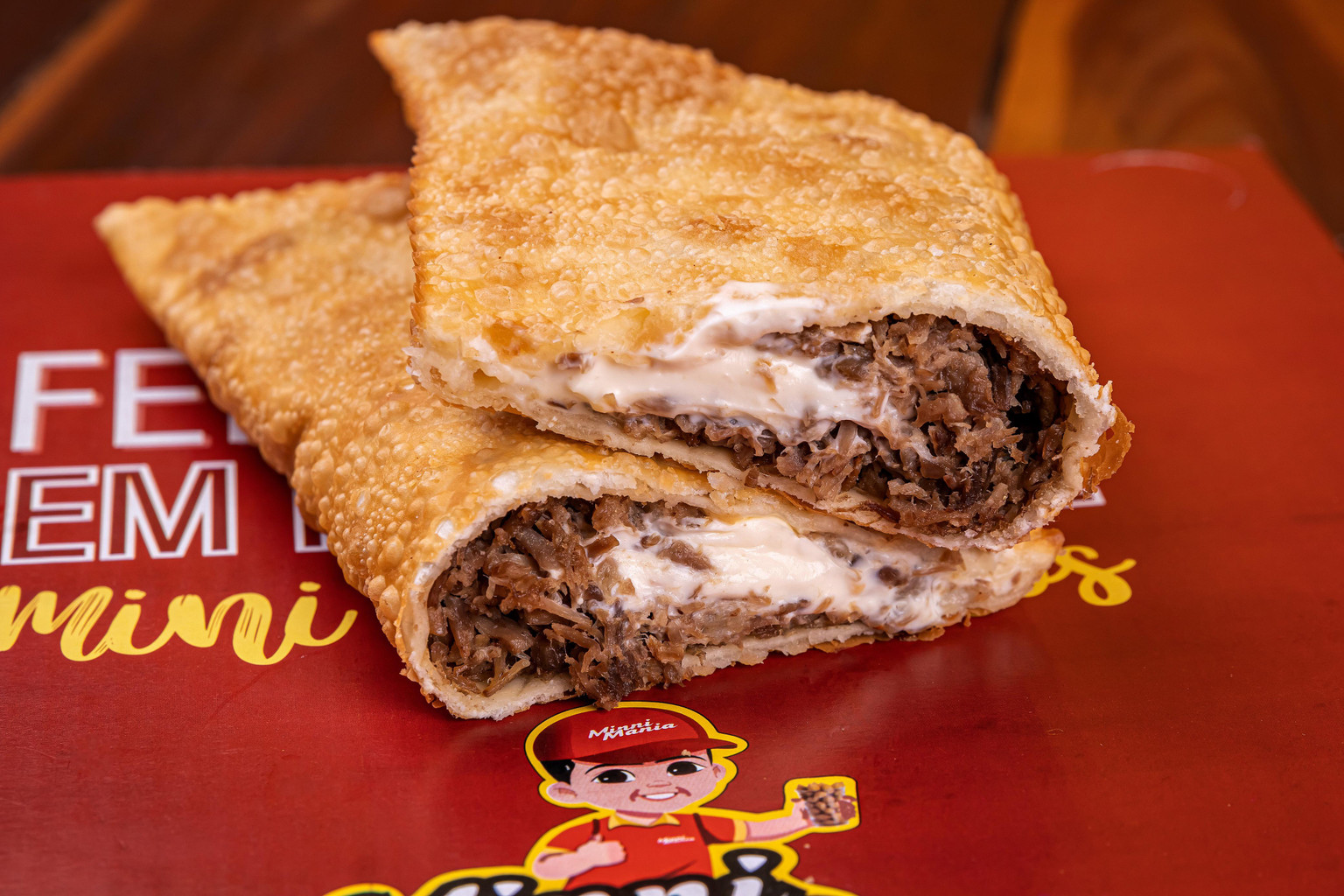 PASTEL DE CARNE DE SOL COM CHEESE 