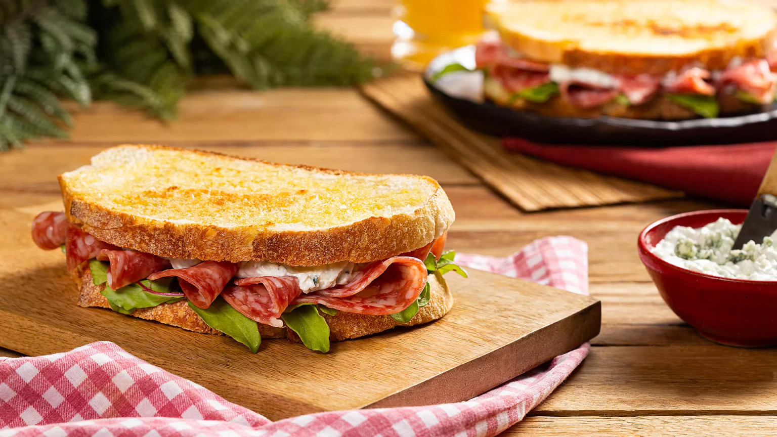 SANDUICHE DE SALAME E QUEIJO