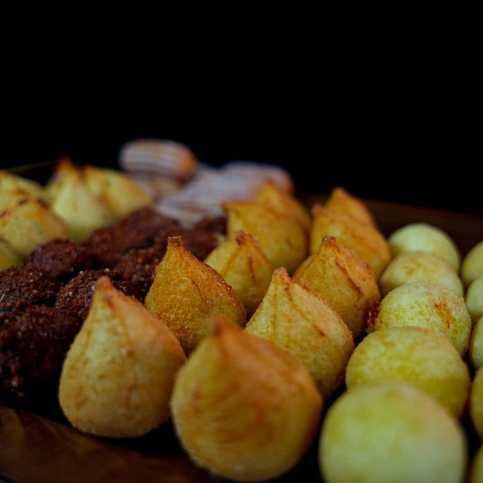KIT 100 SALGADINHOS FRITOS VARIADOS