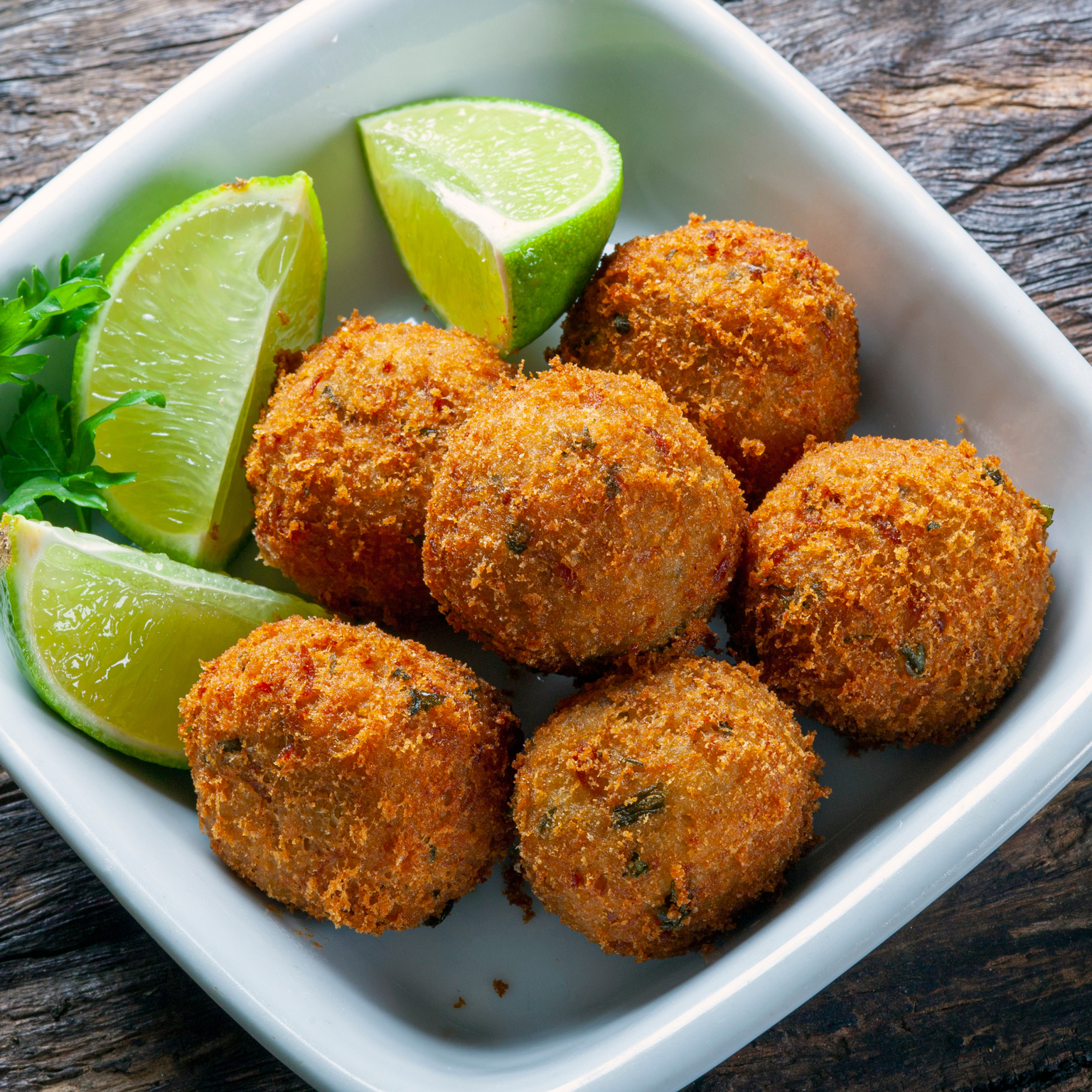 BOLINHO DE SALMAO PORCAO