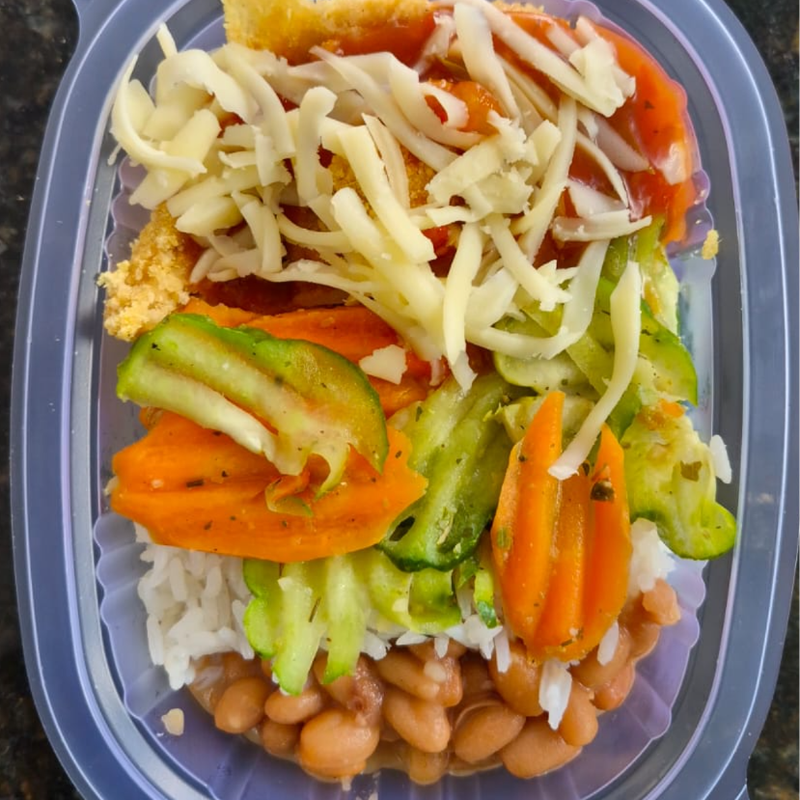 FILÉ DE FRANGO PARMEGIANA C/ ARROZ BRANCO 320 GRAMAS Congelado.