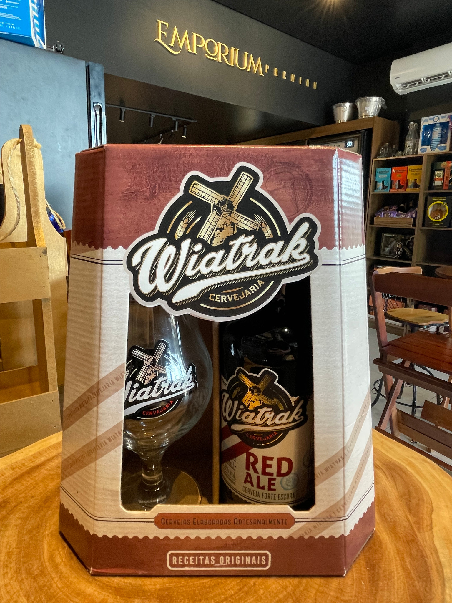 KIT Cerveja Wiatrak Red Ale com Copo