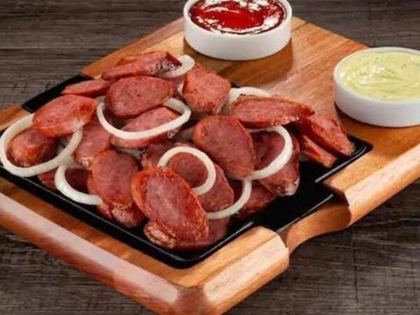 Porção de Calabresa acebolada