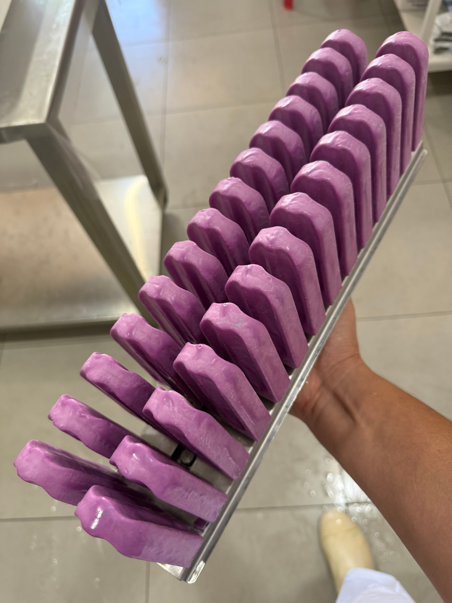 Picolé sabor uva ao leite