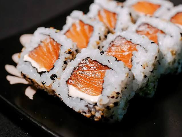 Uramaki de salmão