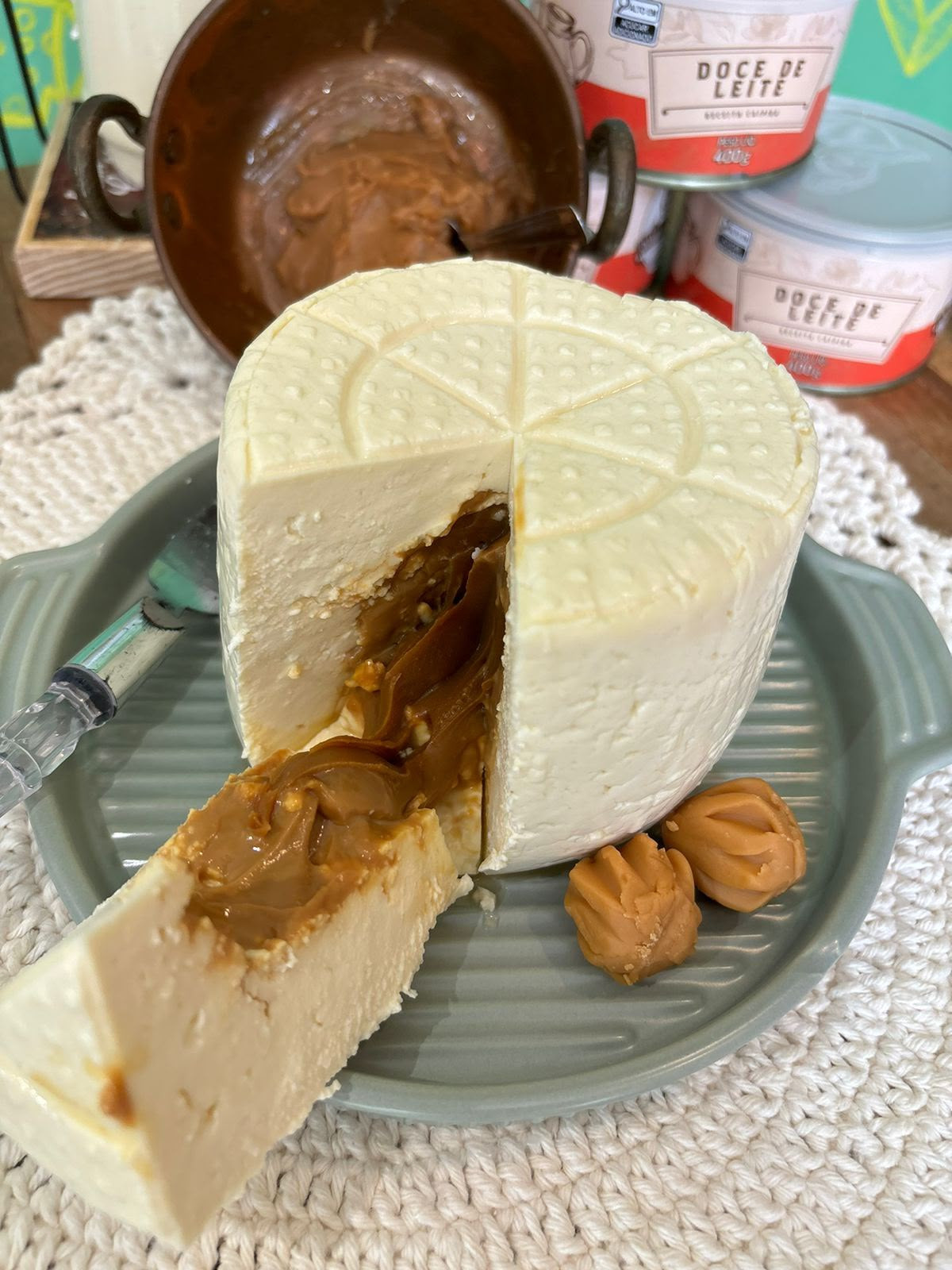 Queijo Minas Frescal Recheado com Doce de Leite Meu Queijinho - 550g 