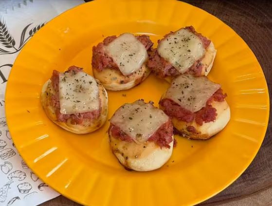 Mini pizza de Calabresa