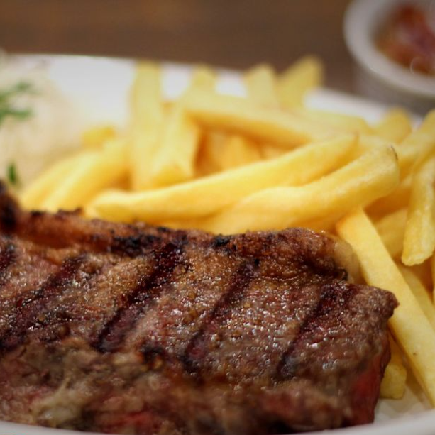 Contra file com fritas