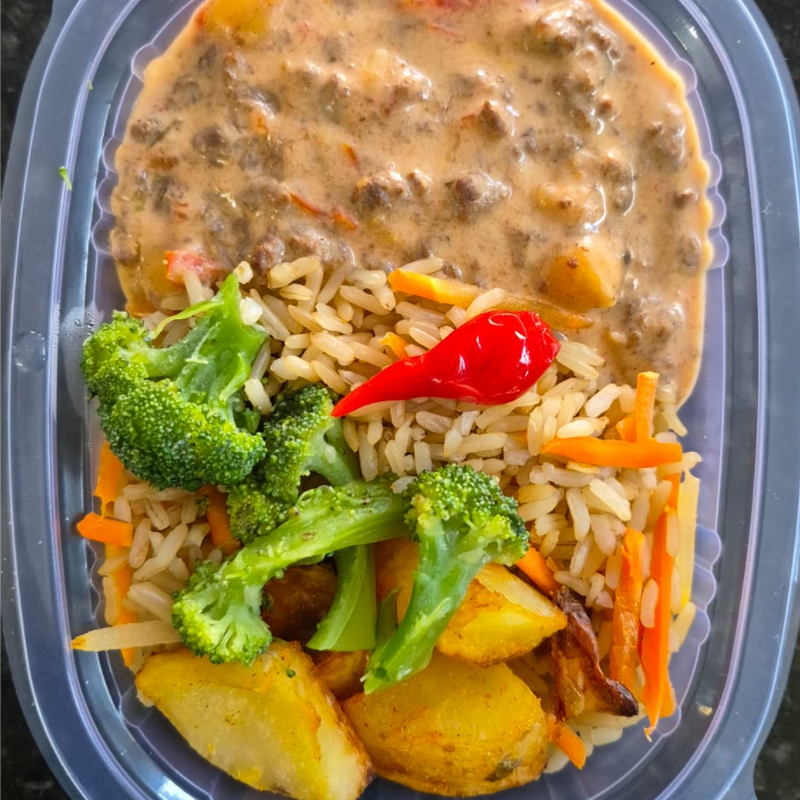 STROGONOF DE PROTEÍNA DE SOJA C/ ARROZ INTEGRAL 220 GARMAS Congelado.
