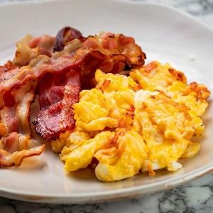 OVOS MEXIDOS COM BACON