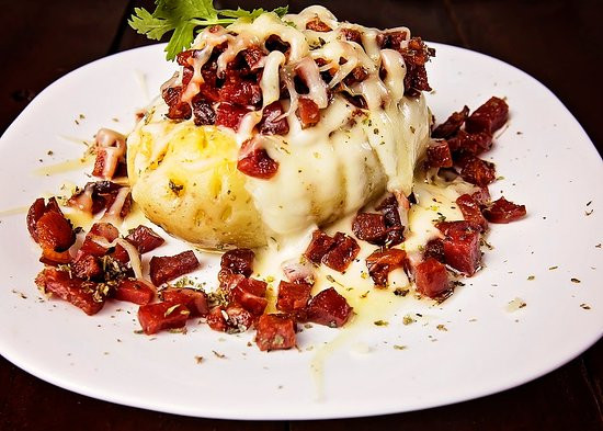 Batata Recheada Baicon c/ Requeijão Cremoso