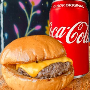 CHEESE BURGER + COCA LATA