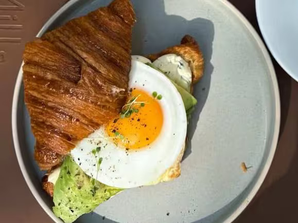 CROISSANT AVOCADO