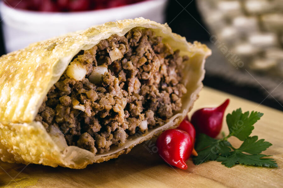 PASTEL CARNE COM PIMENTAO