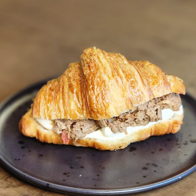 Croissant Carne com cream chesse