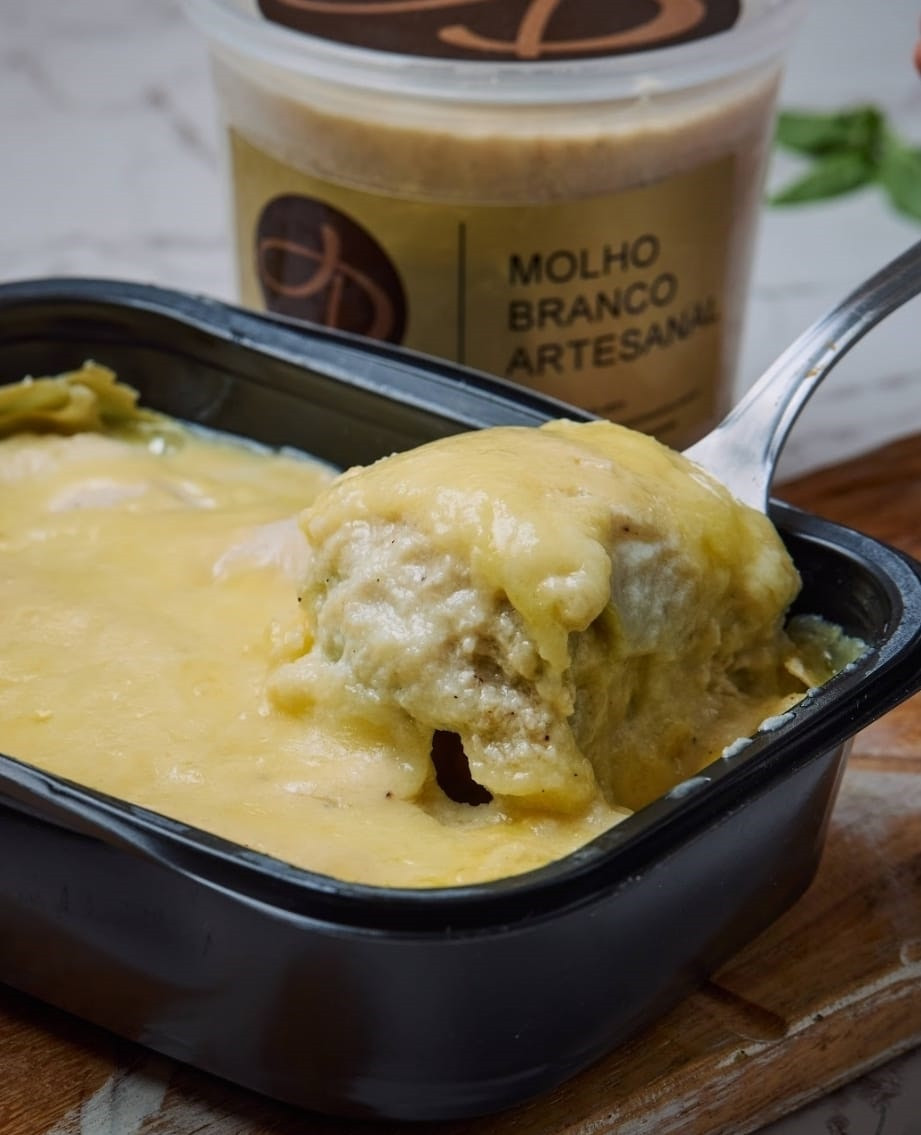 LASANHA VERDE 4 QUEIJOS COM MOLHO BRANCO 600 GR (ULTRACONGELADA)