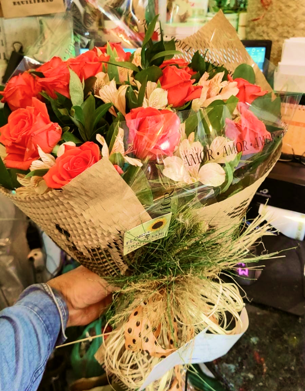 Buquê 12 Rosas Importadas