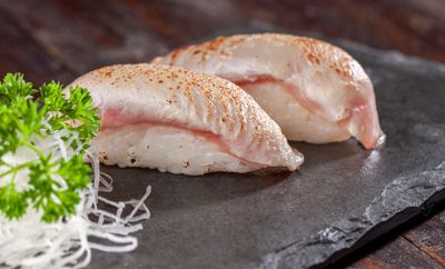 SUSHI ATUM MAÇARICADO (4UN)
