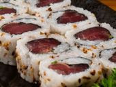Uramaki de atum crock