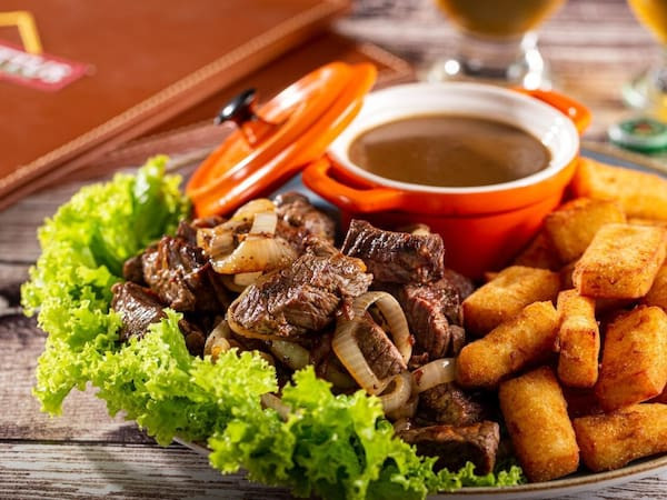 Carne de sol com queijo à milanesa