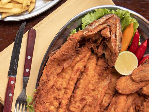 Traíra simples + 3 Acompanhamentos grátis ( Serve bem de 3 pessoas )