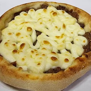 ESFIHA COSTELA COM CATUPIRY
