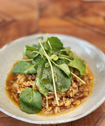 Arroz Caldoso de rabada com saladinha de agrião