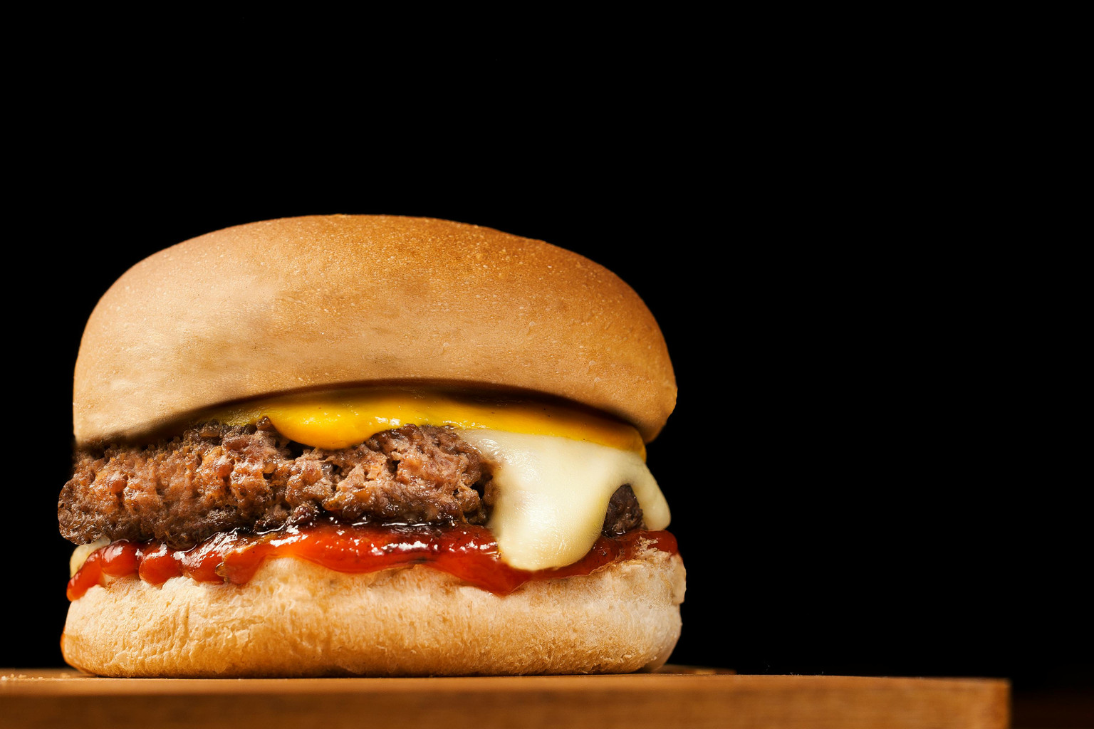 CHEESE BURGUER