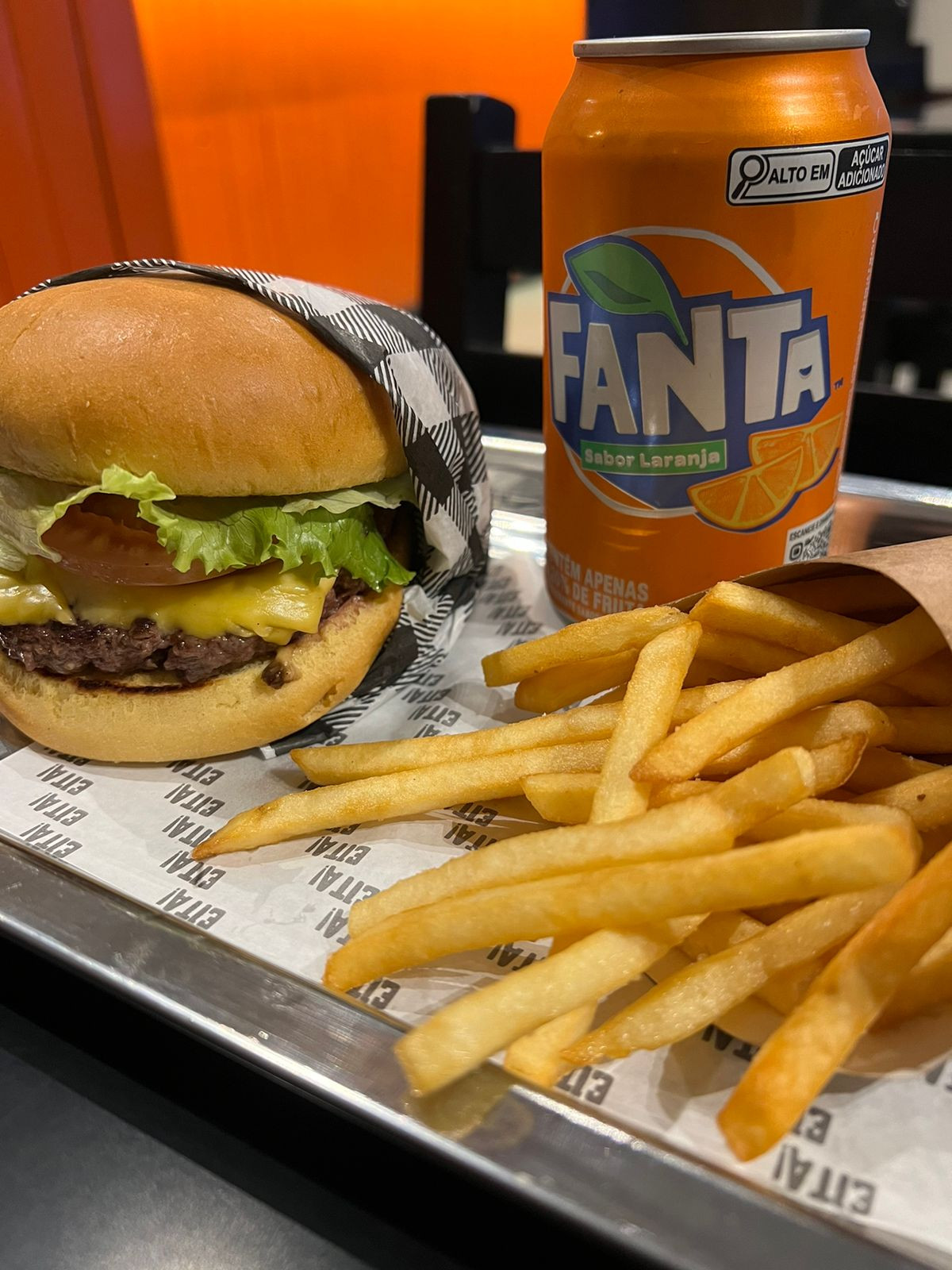  Burguin Salada + Mini Fritas + Refrigerante Lata