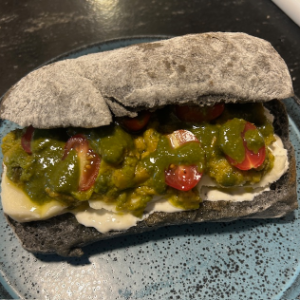 TOAST SCAMORZA E AVOCADO