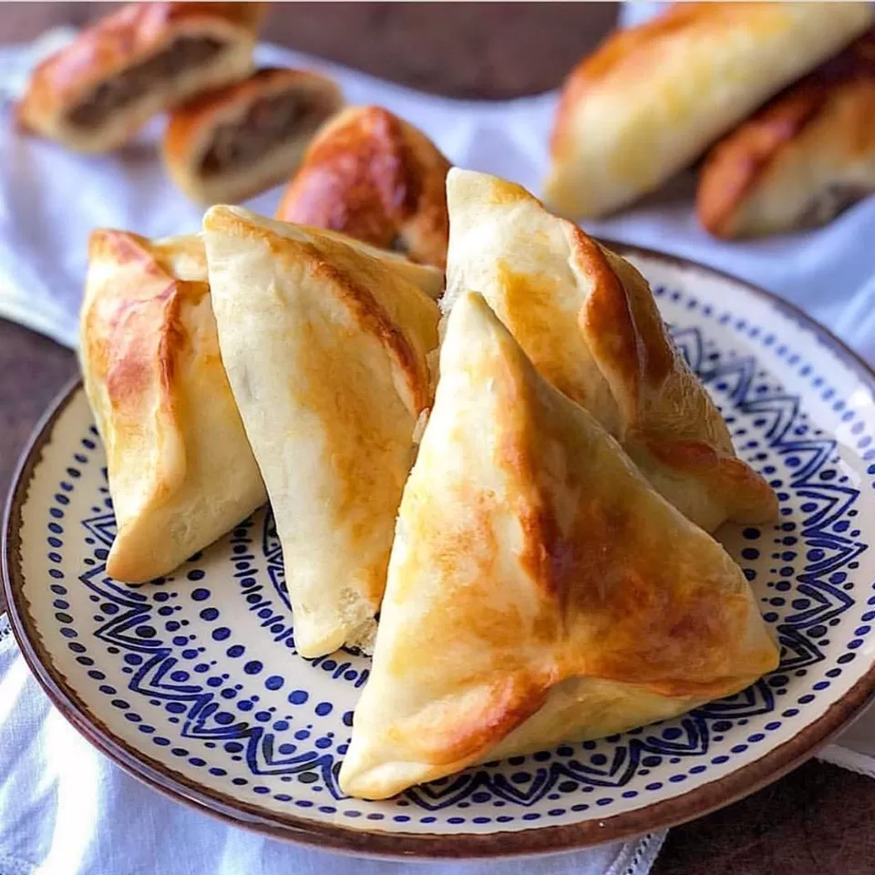 Esfiha  de Carne Moída (Serve 1 Pessoa)