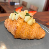 Creme de baunilha e geleia de frutas vermelhas