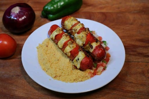Salsichão com queijo